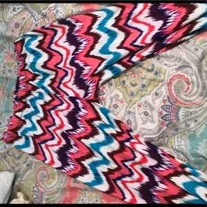 NEVER WORN- Chevron cloth leggings